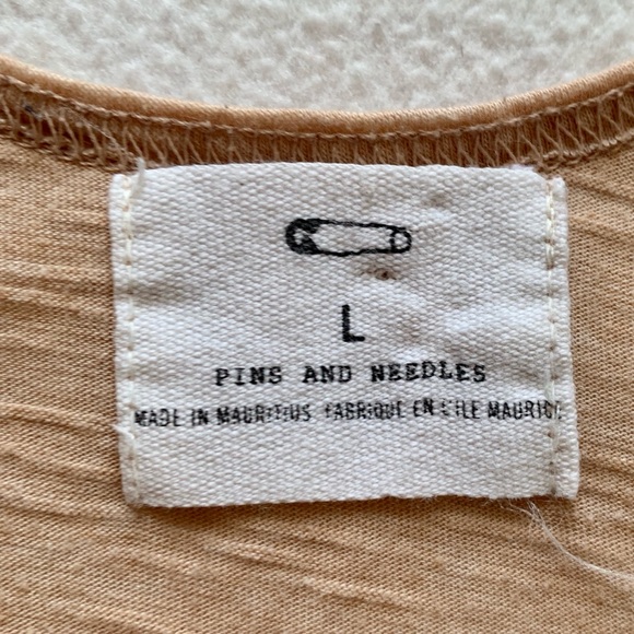 3/$30 Pins & Needles Embroidered Flowers Tank Sz L - Picture 6 of 10